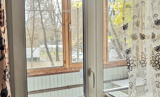 Продажа 1-комн квартиры на вторичном рынке улица Маршала Захарова,  д. 10 к2