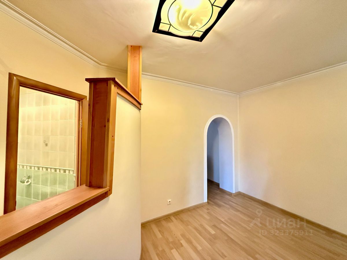 Продажа 2-комн квартиры на вторичном рынке Западный мкр, улица 25 лет Октября, 9