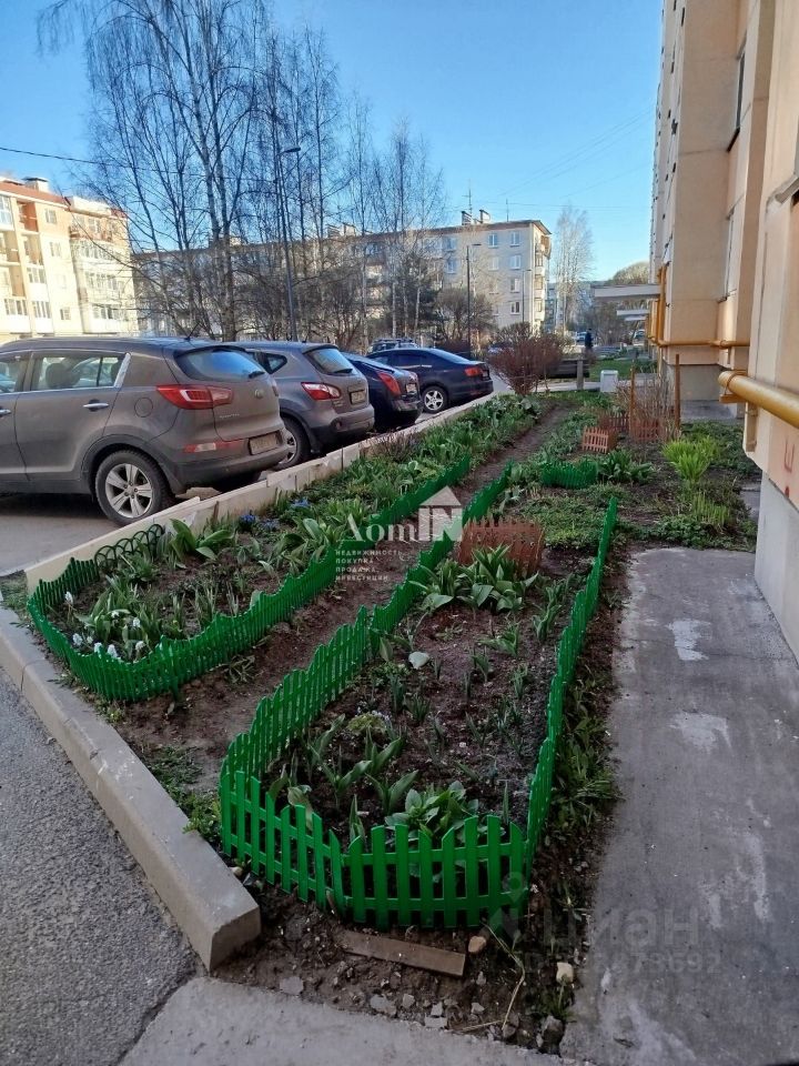 Продажа 3-комн квартиры на вторичном рынке Петергоф, Ропшинское шоссе, 13
