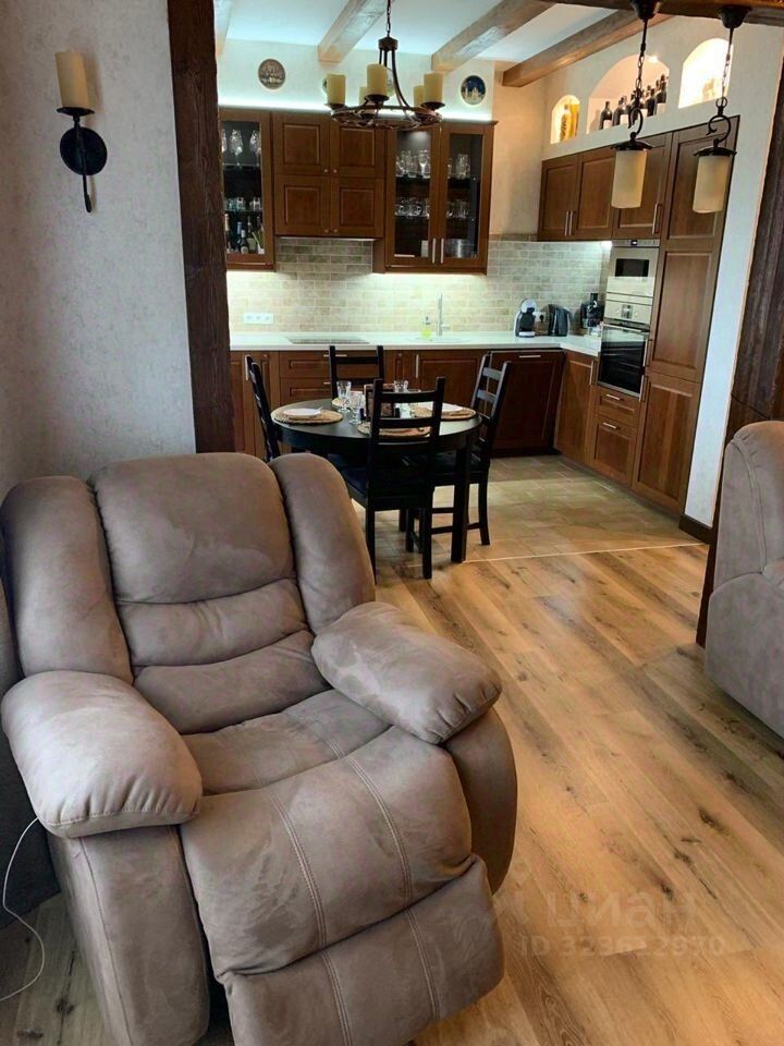 Продажа 2-комн квартиры на вторичном рынке д. Глинка, улица Малоэтажная, 1