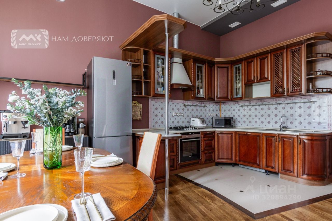 Продажа 3-комн квартиры на вторичном рынке проспект Большой Васильевского острова, 22