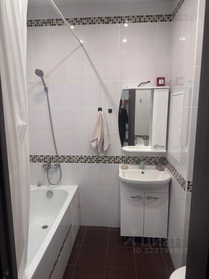 Продажа 1-комн квартиры на вторичном рынке Боброво пгт, улица Лесная, 18к1