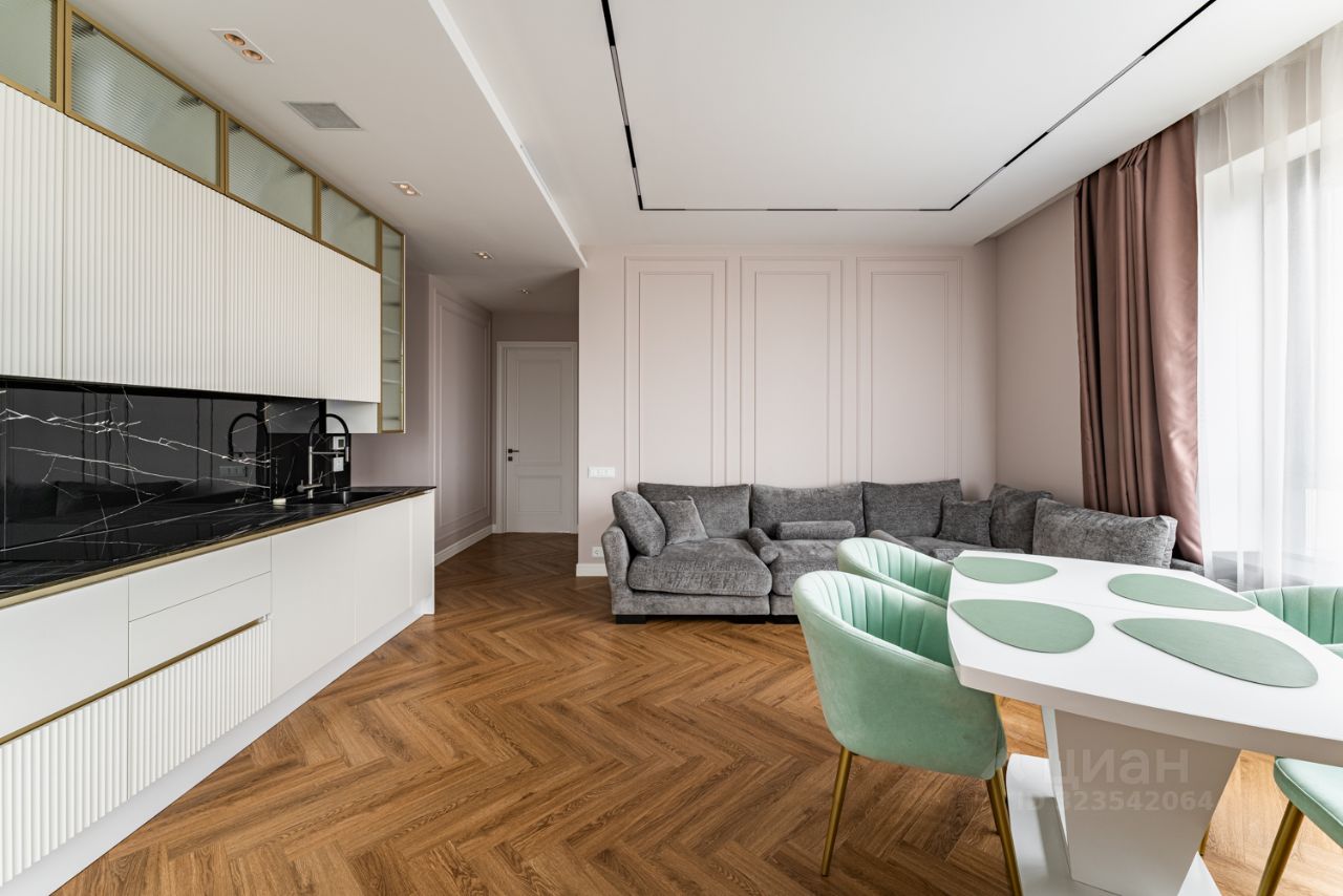 Продажа 4-комн квартиры на вторичном рынке улица Лобачевского, 120к1