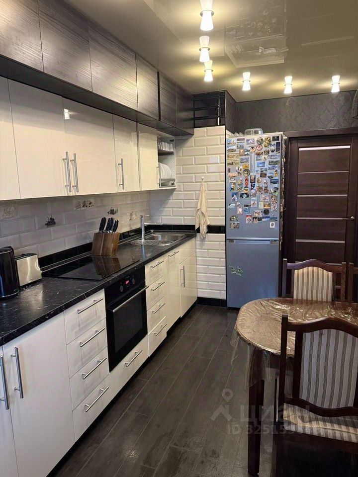 Продажа 3-комн квартиры на вторичном рынке пос. Шушары, улица Окуловская, 7К2