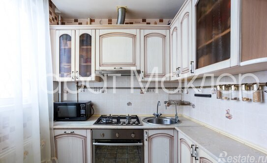 Продажа 2-комн квартиры на вторичном рынке Учительская улица,  д. 12 к1