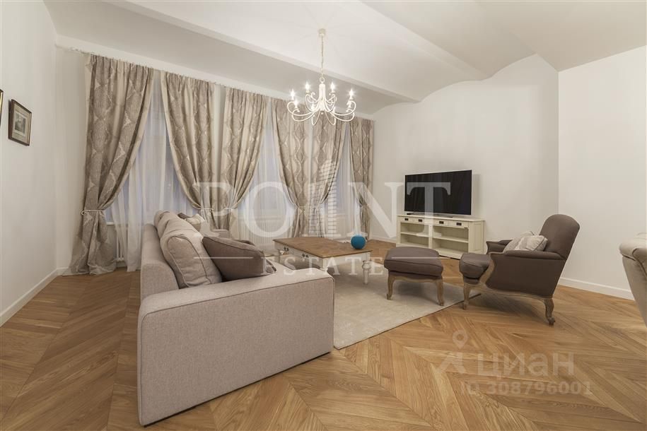 Продажа 3-комн квартиры на вторичном рынке Никольская улица, 10/2С2б
