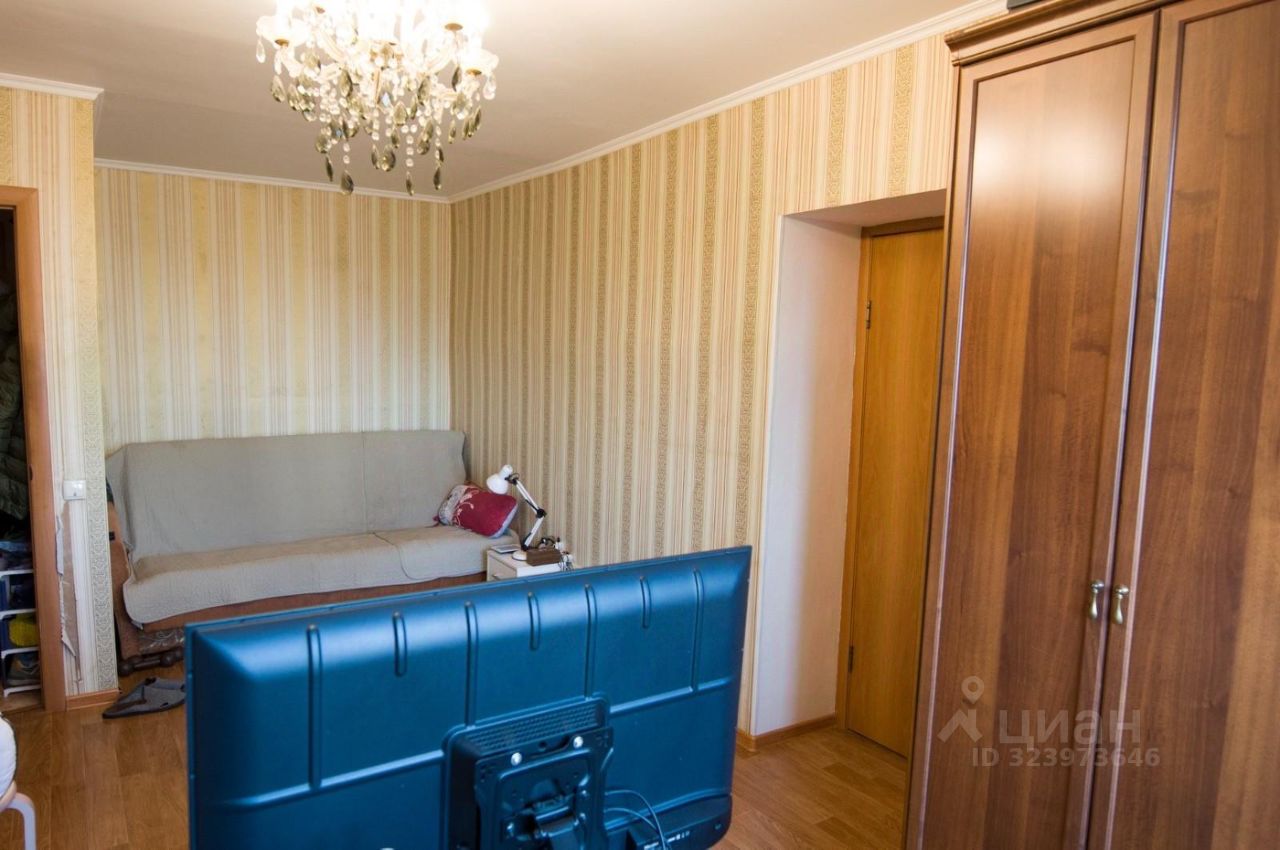 Продажа 2-комн квартиры на вторичном рынке улица Красных Зорь, 47