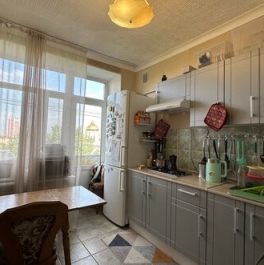 Продажа 2-комн квартиры на вторичном рынке улица Бажова,  д. 4