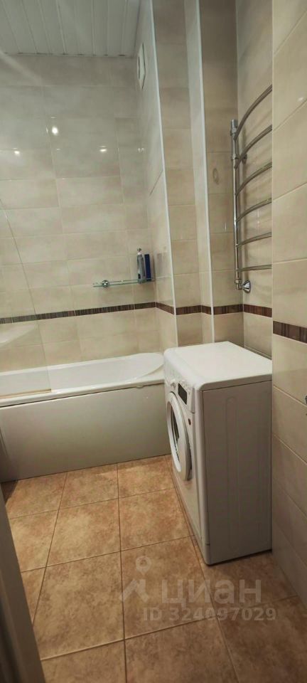 Продажа 3-комн квартиры на вторичном рынке улица Шухова, 18