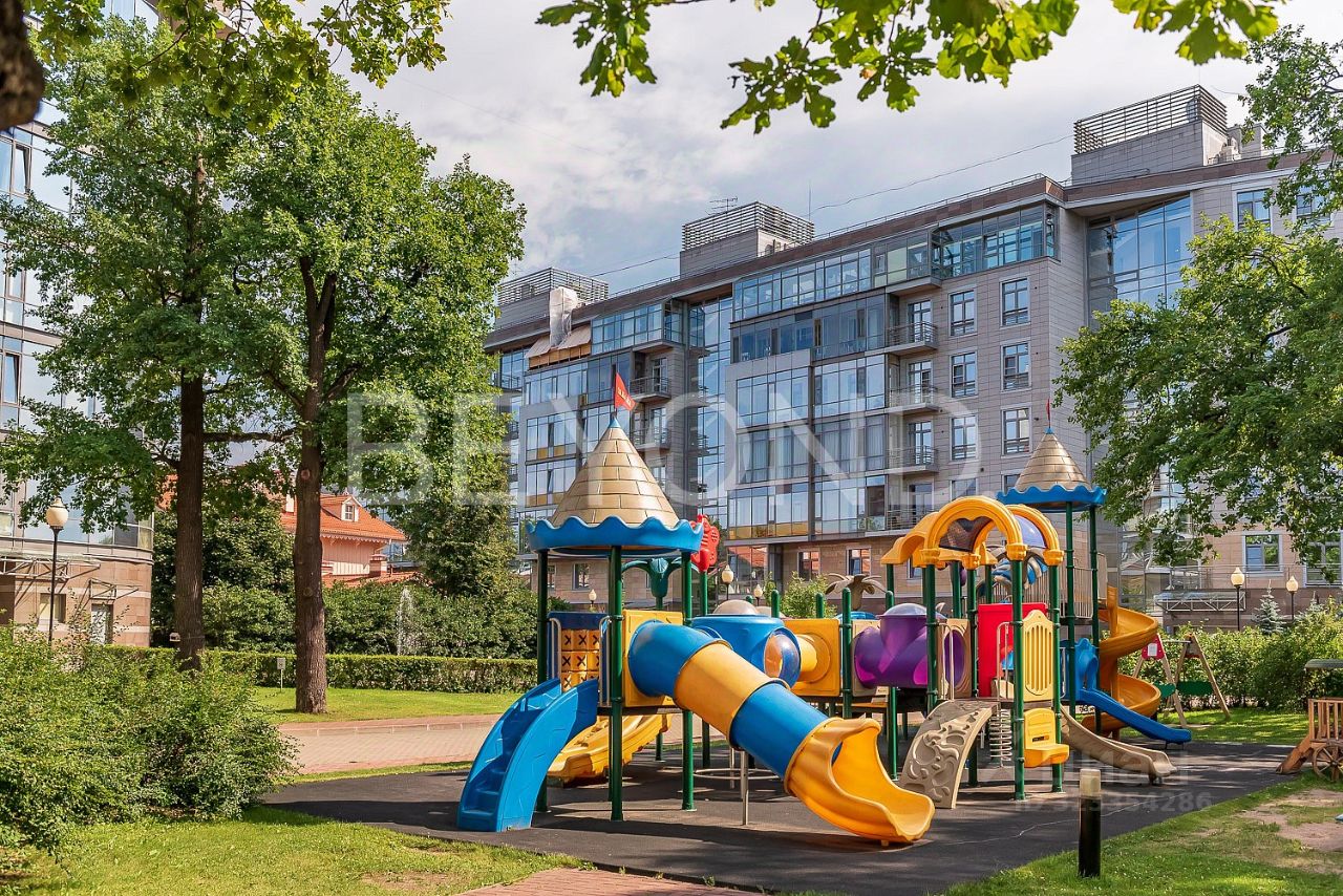 Продажа 5-комн квартиры на вторичном рынке Крестовский проспект, 26