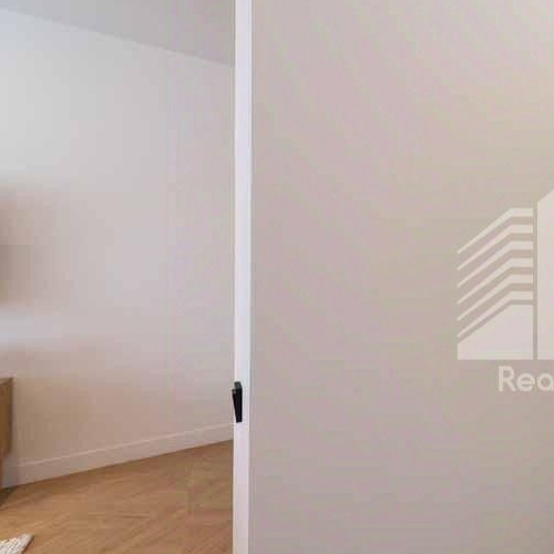 1-комн квартира с. Домодедово, улица Современников, 6