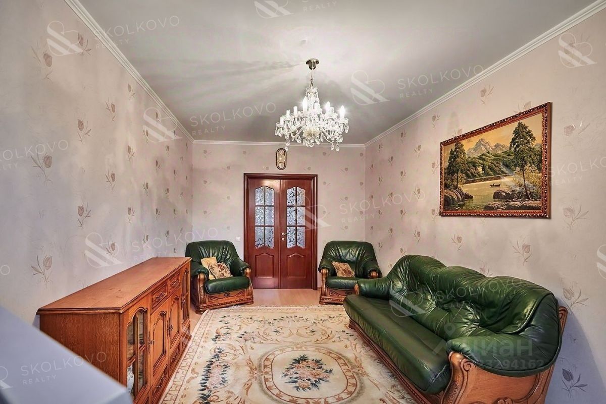 Продажа 4-комн квартиры на вторичном рынке улица Академика Анохина, 46К3