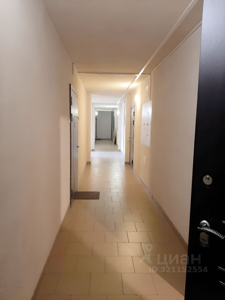 Продажа 2-комн квартиры на вторичном рынке Имени Свердлова пгт, проезд Западный, 11Ак2