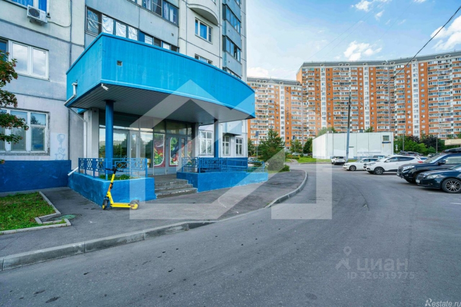 Продажа торгового помещения Лухмановская улица,  д. 18