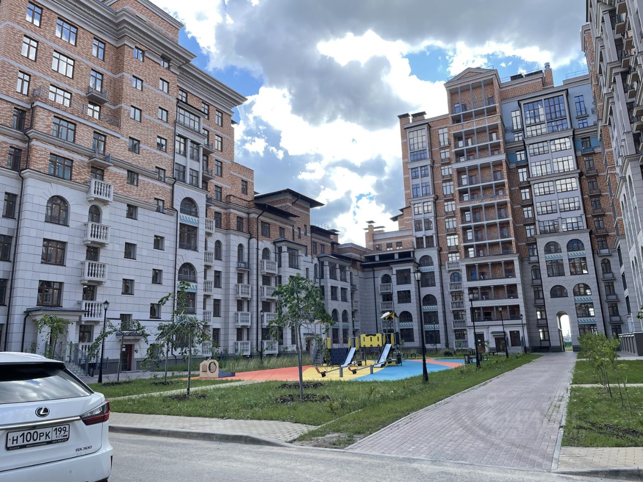 Продажа 2-комн квартиры на вторичном рынке Город-событие мкр, с. Лайково, 68