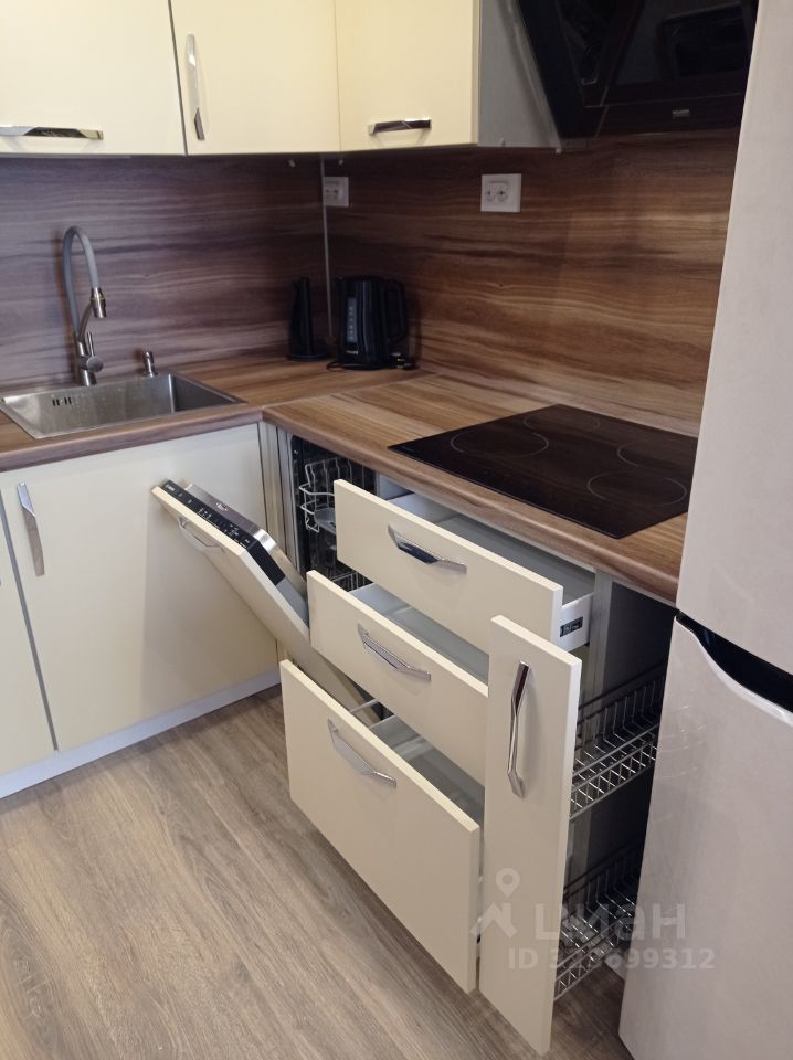 Продажа 2-комн квартиры на вторичном рынке пос. Парголово, улица Михаила Дудина, 12