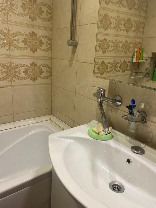 Продажа 2-комн квартиры на вторичном рынке Чекистов улица,  д. 38