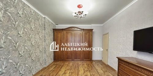 3-комн квартира улица Ефремова,  д. 22