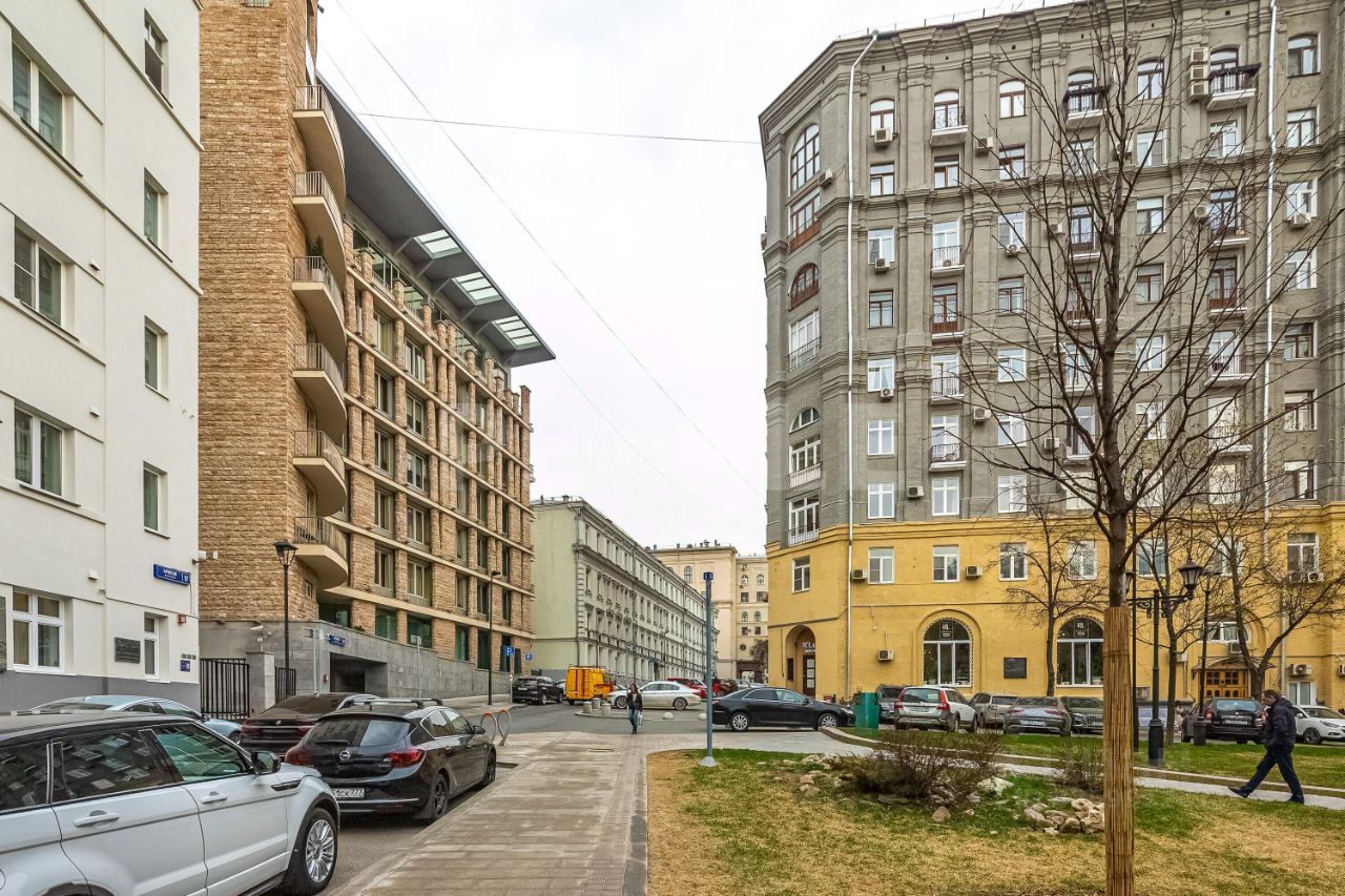 Продажа 5-комн квартиры на вторичном рынке переулок Брюсов, 19