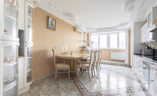 Продажа 4-комн квартиры на вторичном рынке улица Грекова,  д. 5