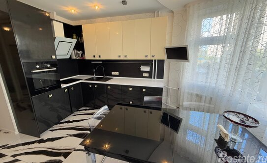 Продажа 3-комн квартиры на вторичном рынке Солнечная улица,  д. 15