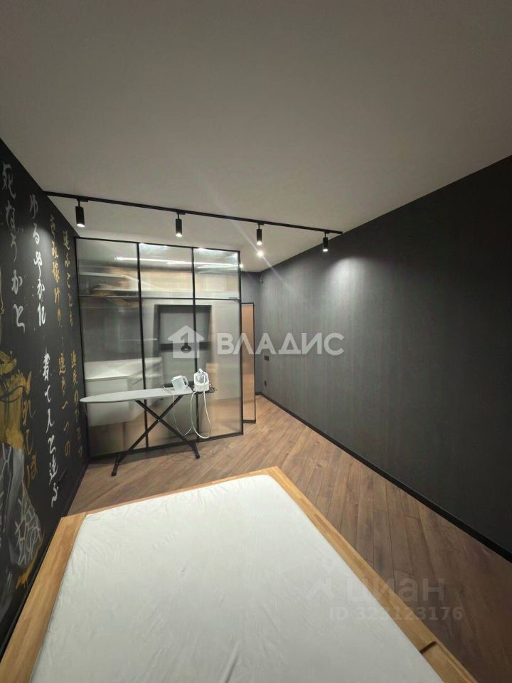 Продажа 2-комн квартиры на вторичном рынке бульвар Веласкеса, 2