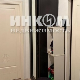 Продажа 2-комн квартиры на вторичном рынке Осенний бульвар,  д. 8 к2