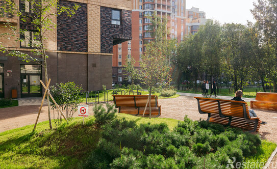 Продажа 2-комн квартиры на вторичном рынке Лиственная улица,  д. 20 к2 с1