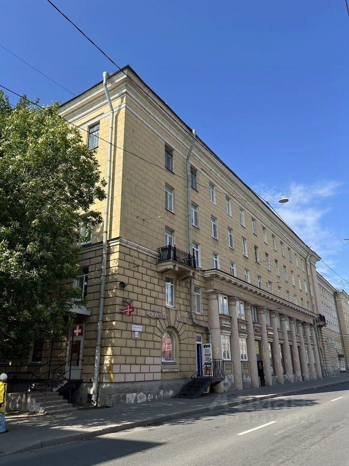 Продажа 3-комн квартиры на вторичном рынке Среднеохтинский проспект, 2А