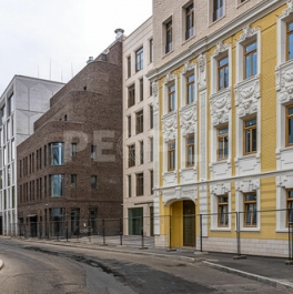 Продажа 4-комн квартиры на вторичном рынке Пожарский пер,  д. 3
