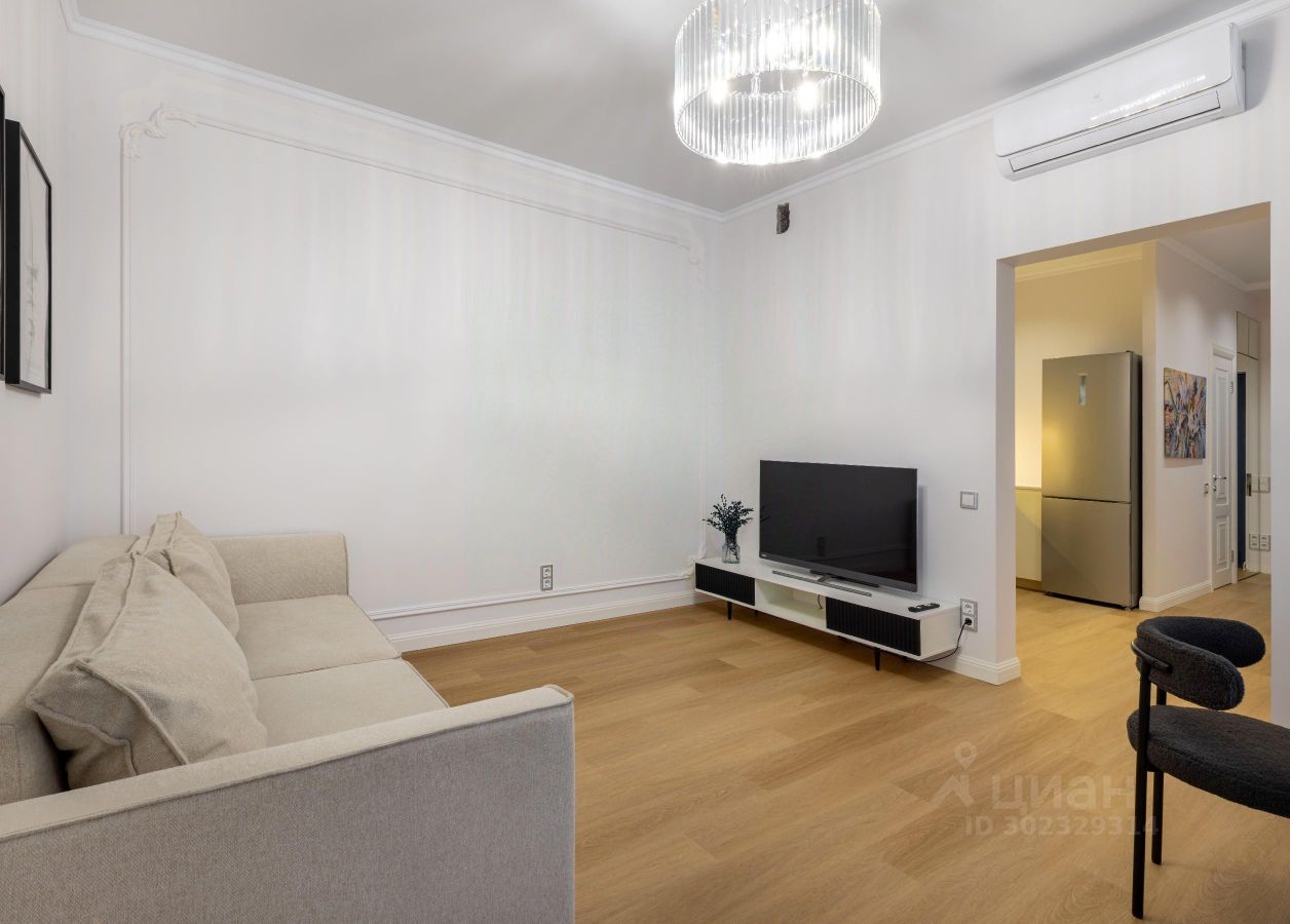 Продажа 2-комн квартиры на вторичном рынке Галерная улица, 40