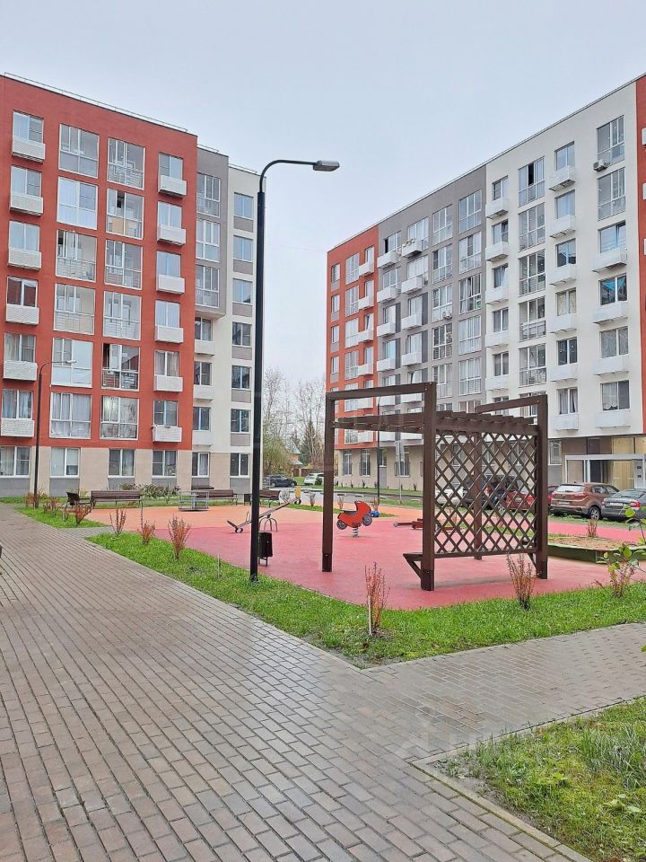 Продажа 2-комн квартиры на вторичном рынке улица Медовая Долина, 1к1