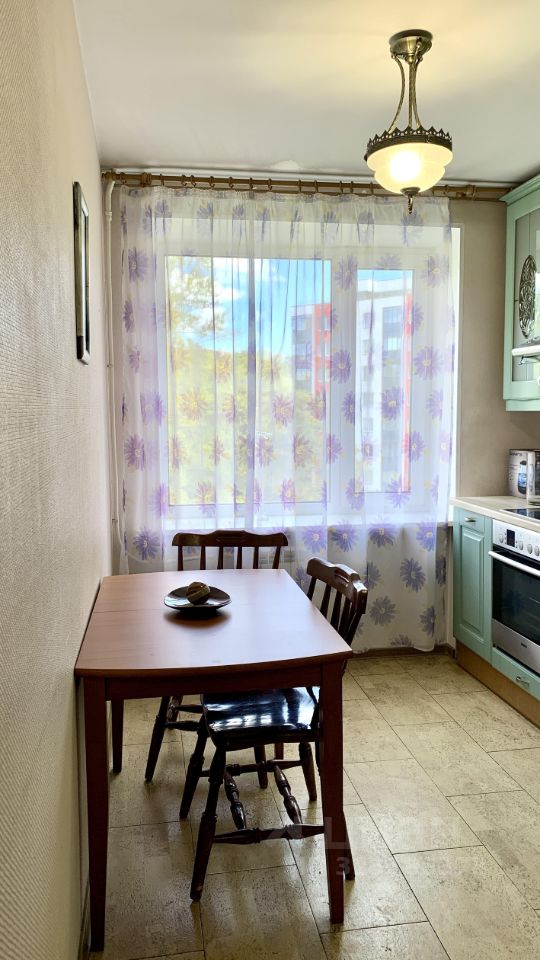 Аренда 2-комн квартиры на вторичном рынке Среднеохтинский проспект, 57