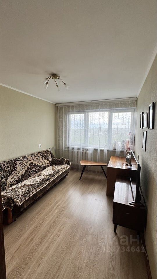 Продажа 3-комн квартиры на вторичном рынке Коммунар г., улица Школьная, 24