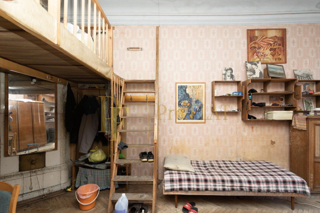 Продажа 6-комн квартиры на вторичном рынке Социалистическая улица, 3