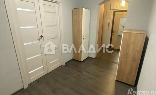 Продажа 3-комн квартиры на вторичном рынке Защитников Москвы пр-кт,  д. 13