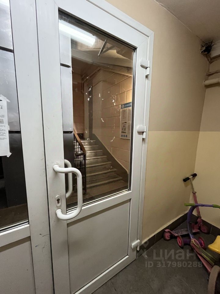 Продажа 4-комн квартиры на вторичном рынке проспект Добролюбова, 2