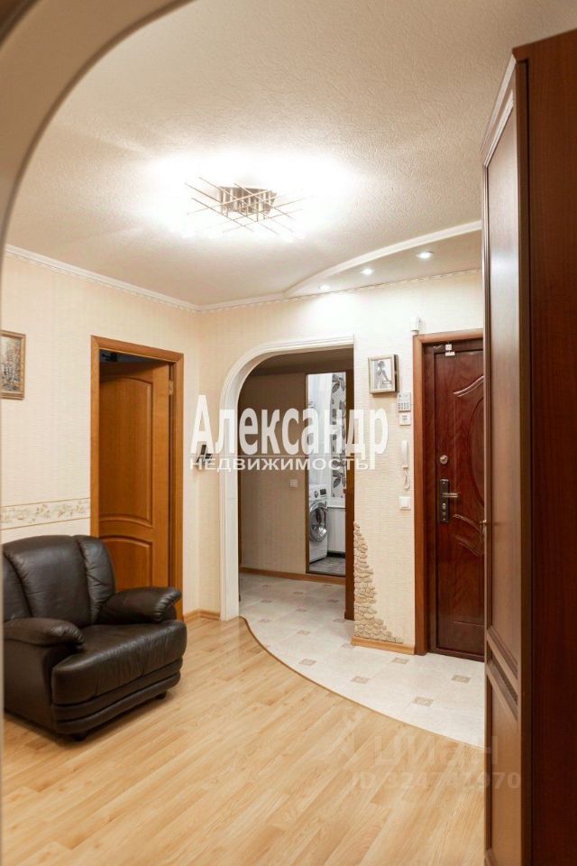 Продажа 3-комн квартиры на вторичном рынке Гатчина, проспект 25 Октября, 46к1