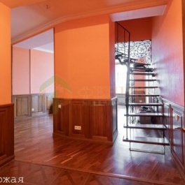 Продажа 6-комн квартиры на вторичном рынке Комендантский пр-кт,  д. 11