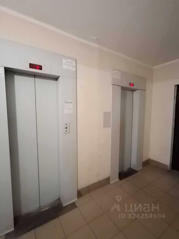 Продажа 3-комн квартиры на вторичном рынке улица Десантников, 20к1