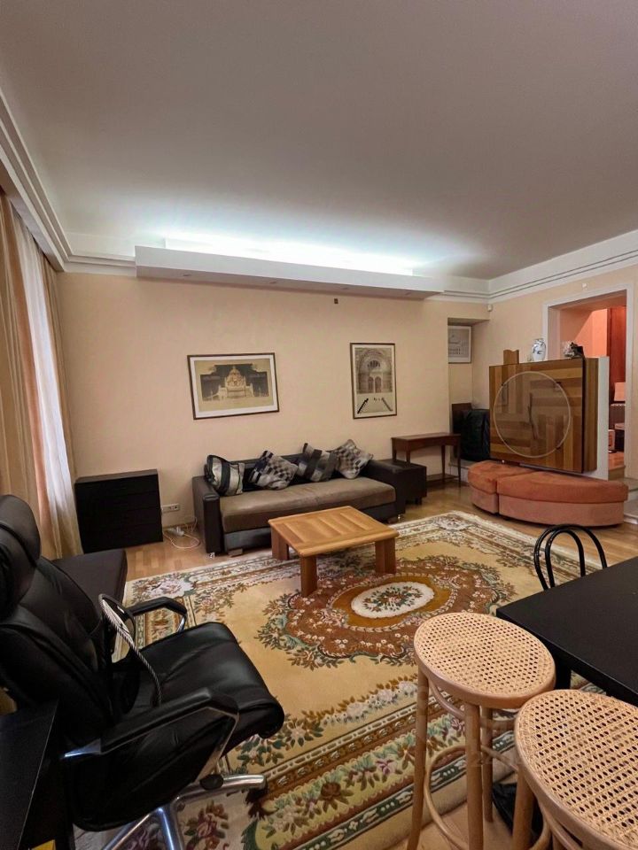 Продажа 2-комн квартиры на вторичном рынке улица Малая Лубянка, 16