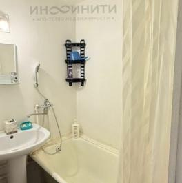 Продажа 1-комн квартиры на вторичном рынке улица Чугунные Ворота,  д. 3 к1