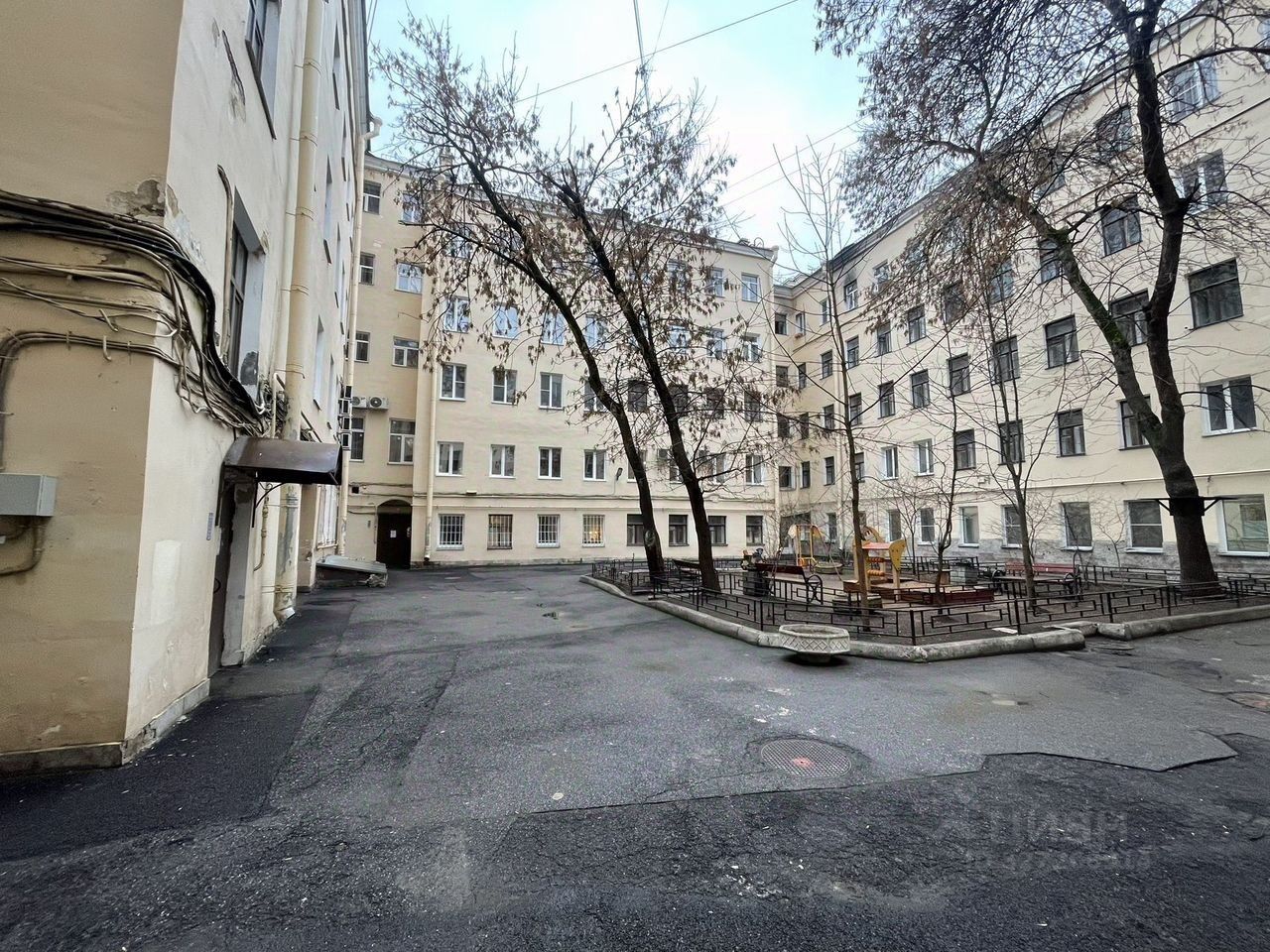 Продажа 3-комн квартиры на вторичном рынке Гороховая ул,  д. 23