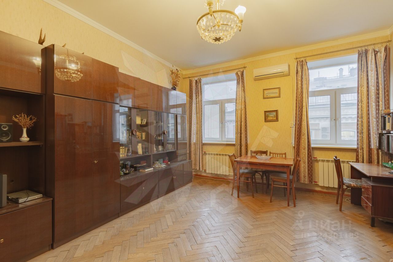 Продажа 3-комн квартиры на вторичном рынке Большой Трехсвятительский переулок, 1