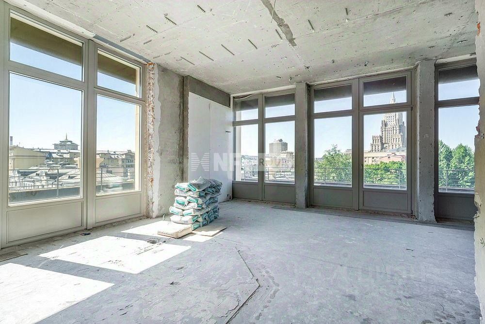 Продажа 4-комн квартиры на вторичном рынке Большой Левшинский переулок, 11