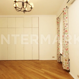 Продажа 4-комн квартиры на вторичном рынке Уланский переулок,  д. 19