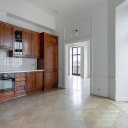 Аренда 4-комн квартиры на вторичном рынке Тверской бульвар,  д. 9