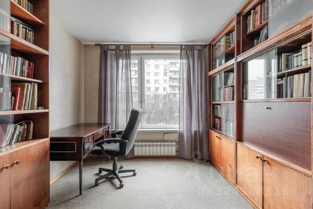 Продажа 2-комн квартиры на вторичном рынке Новолесная улица, 18К1