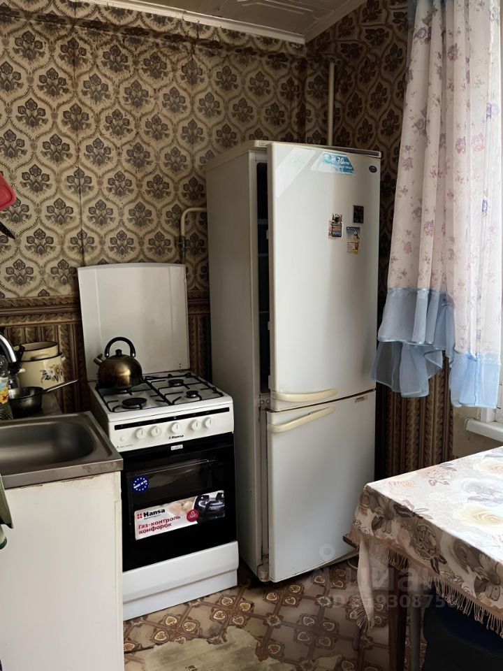 Продажа 3-комн квартиры на вторичном рынке Колпино, проспект Ленина, 35