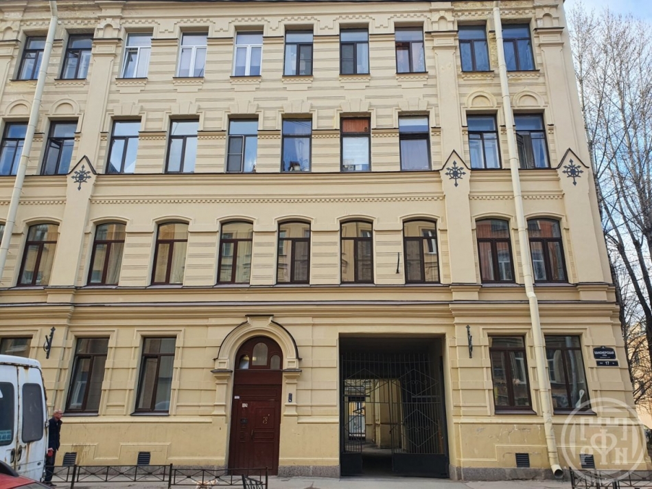 Продажа 6-комн квартиры на вторичном рынке Канонерская ул. ,  д. 17